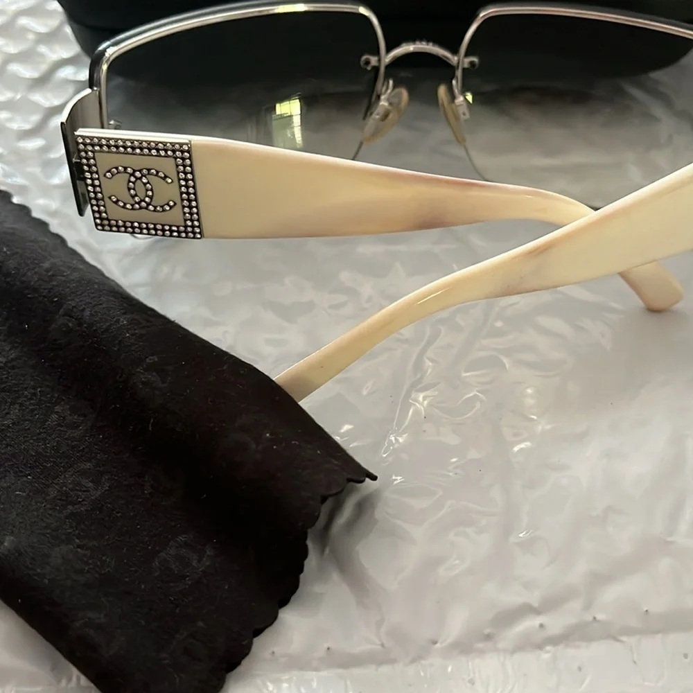 CHANEL stylish sunglasses